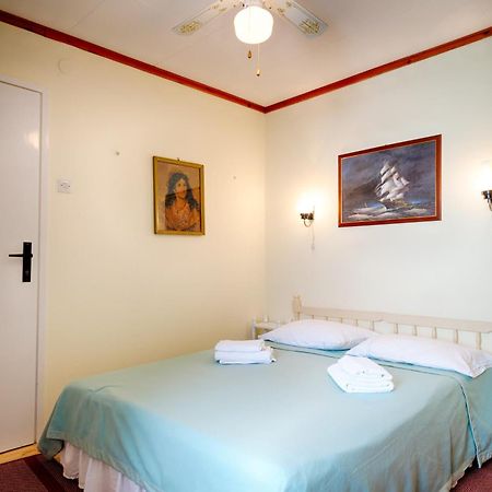 Mira Sea Front Guesthouse Komiža Kamer foto
